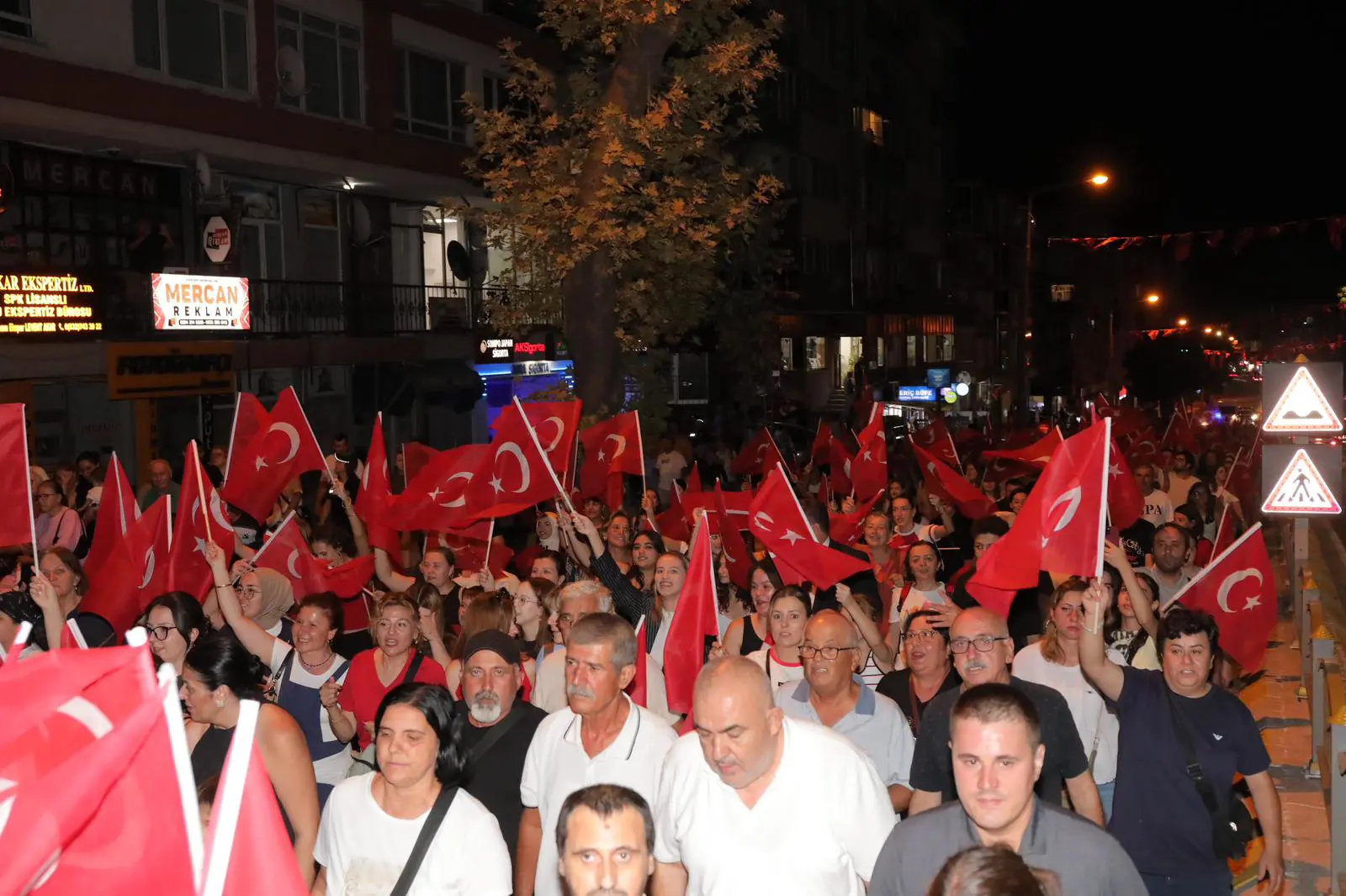 BİNLERCE EDİRNELİ 30 AĞUSTOS COŞKUSUNDA BULUŞTU galeri görseli